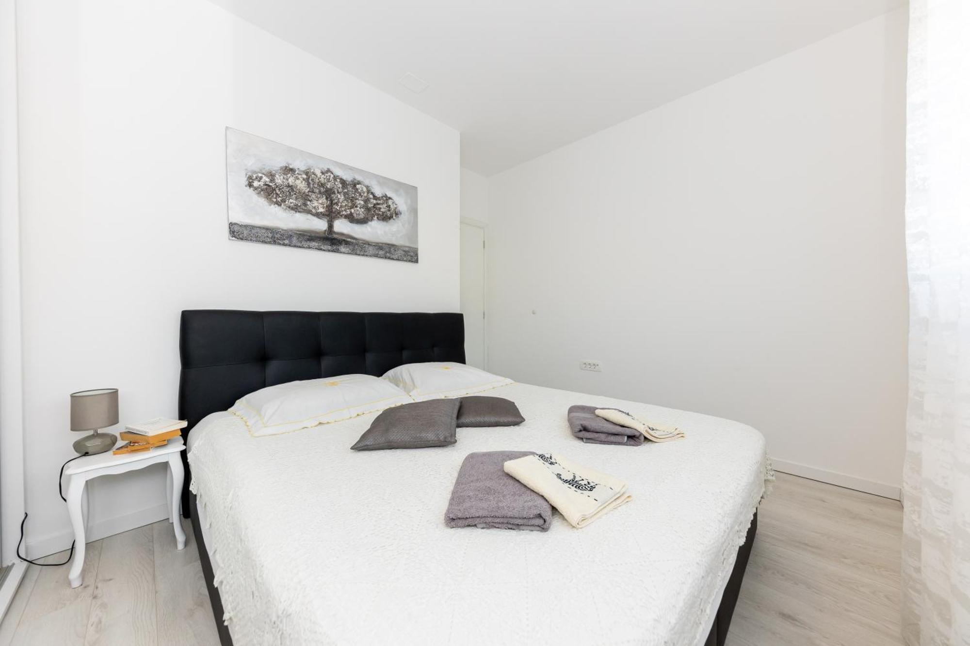 Sore Trogir Bagian luar foto