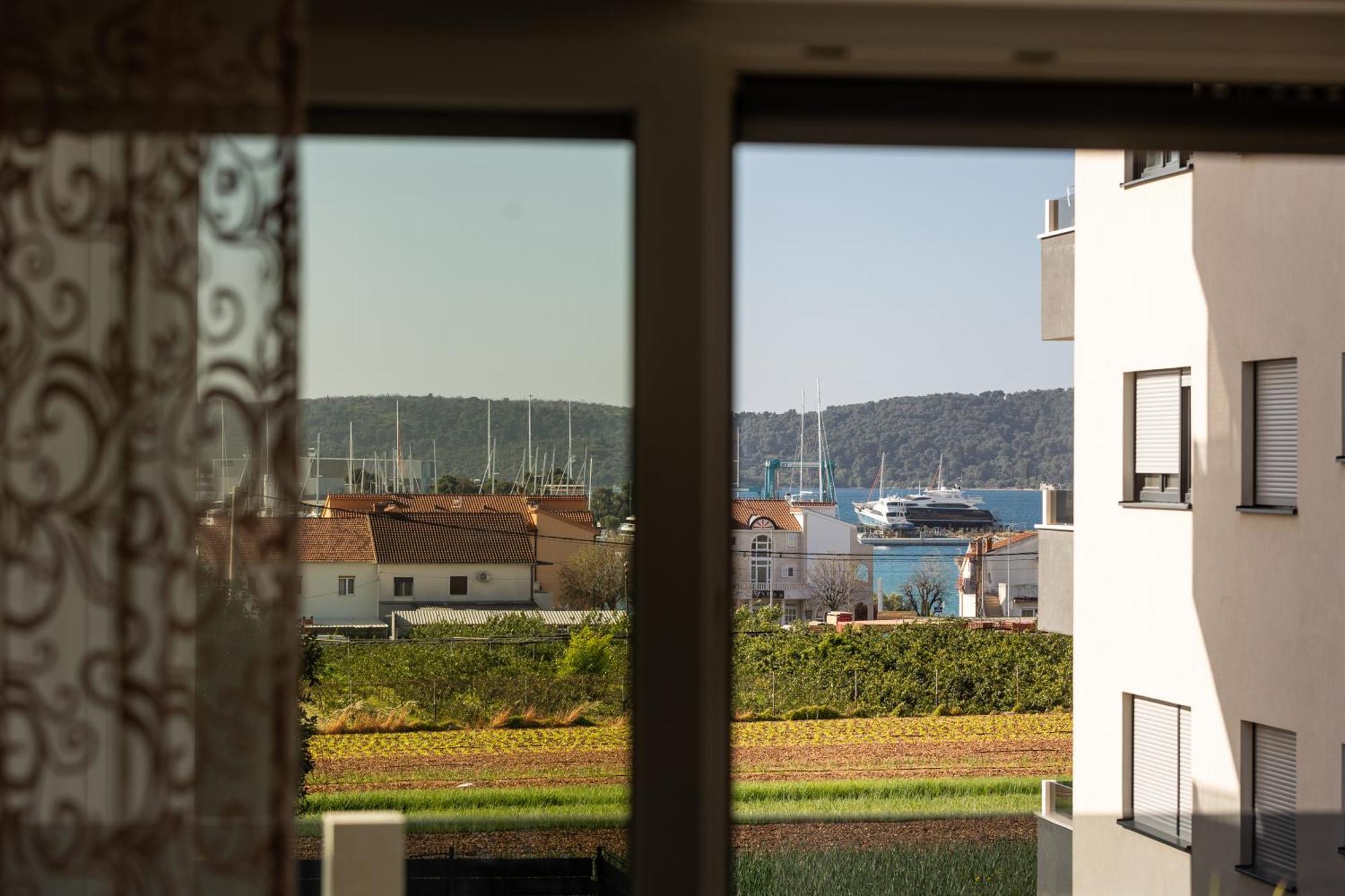 Sore Trogir Bagian luar foto